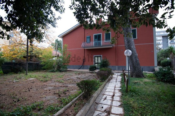 casa indipendente in affitto a Salerno in zona Picarielli