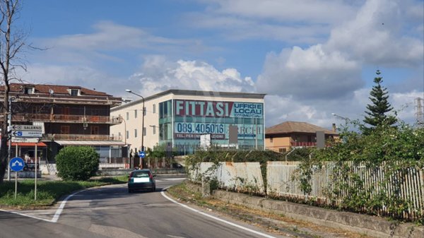negozio in affitto a Salerno in zona San Leonardo