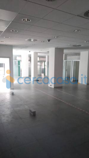 locale commerciale in affitto a Salerno in zona Centro Città