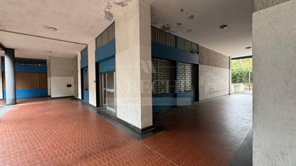 locale commerciale in affitto a Salerno in zona Mariconda