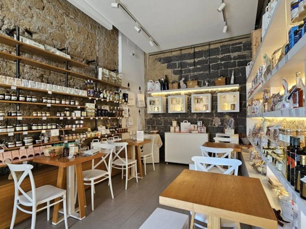 locale commerciale in affitto a Salerno in zona Porto