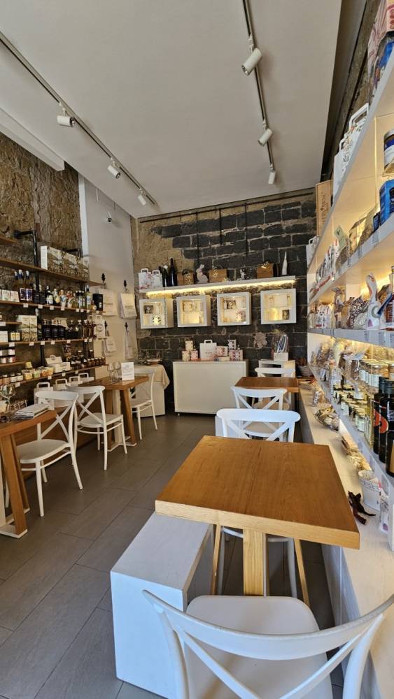 locale commerciale in affitto a Salerno in zona Porto
