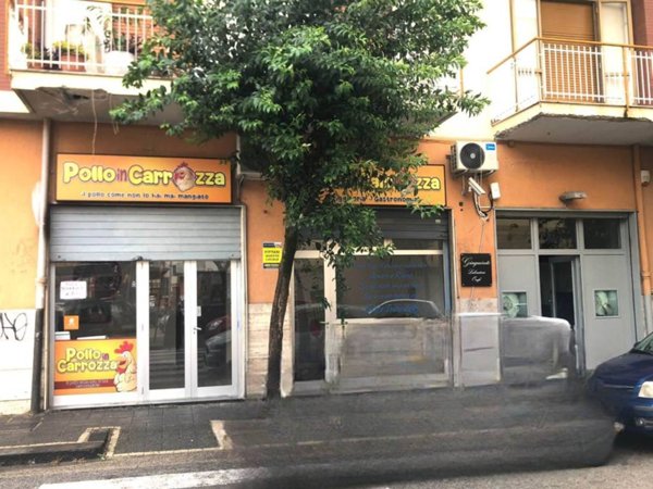 negozio in affitto a Salerno in zona Pastena