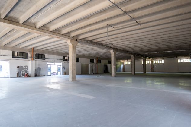 locale commerciale in affitto a Salerno in zona San Leonardo
