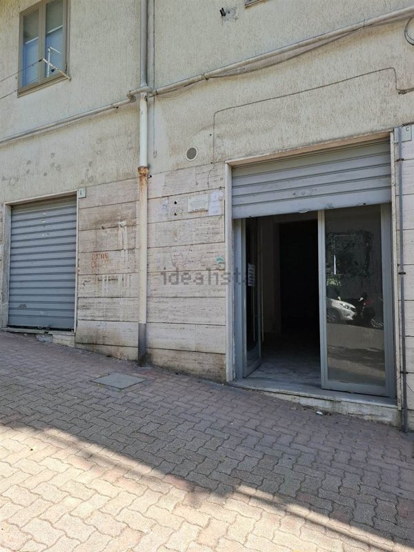 locale commerciale in affitto a Salerno