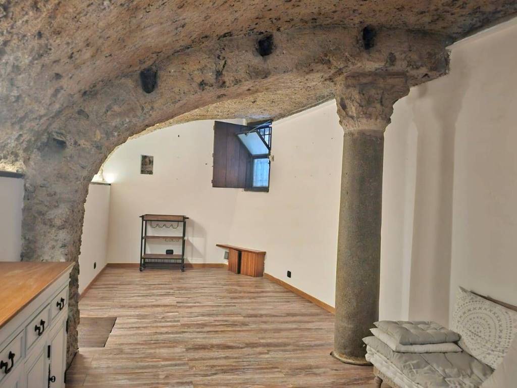 negozio in affitto a Salerno in zona Centro Città