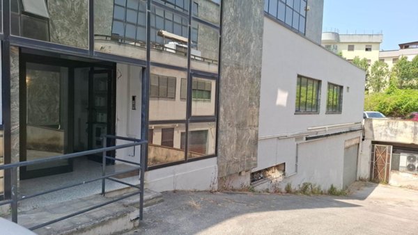 negozio in affitto a Salerno in zona San Leonardo