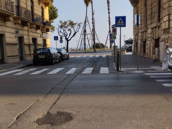 negozio in affitto a Salerno in zona Centro Città