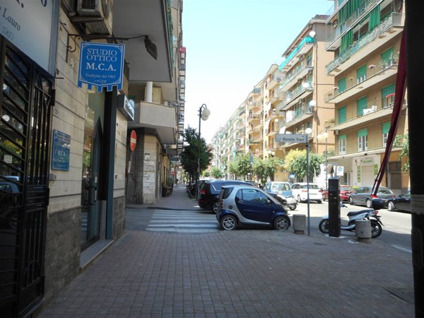 negozio in affitto a Salerno in zona Gelsi Rossi