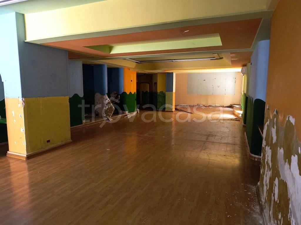 negozio in affitto a Salerno in zona Centro Città
