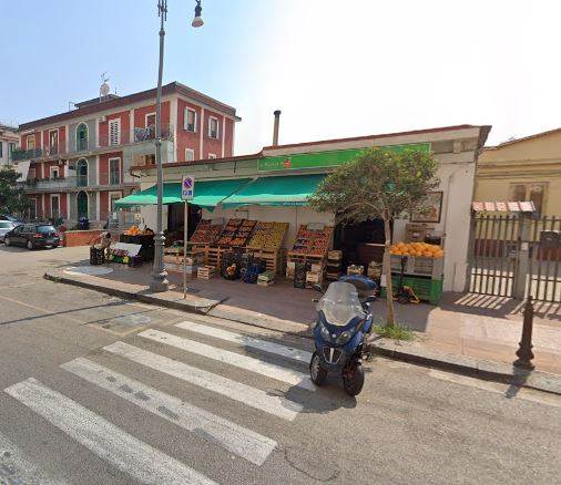 negozio in affitto a Salerno in zona Mercatello