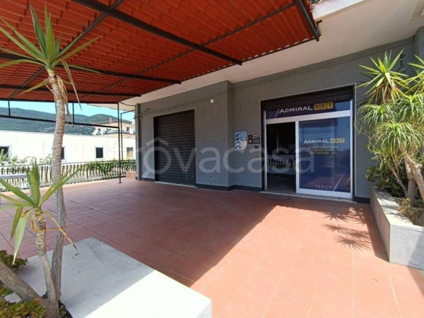 negozio in affitto a Salerno in zona Zona Industriale