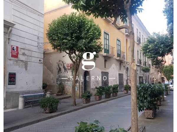 negozio in affitto a Salerno in zona Centro Città