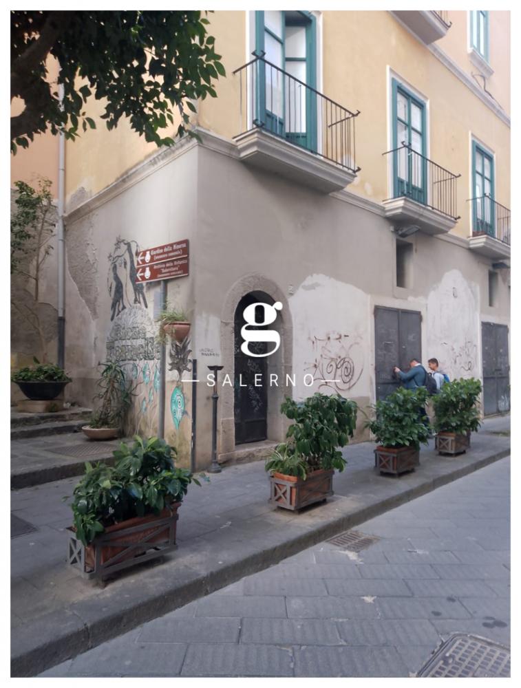negozio in affitto a Salerno in zona Centro Città