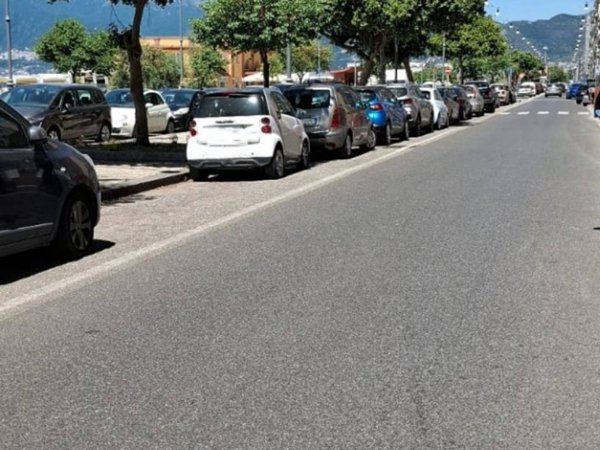 negozio in affitto a Salerno in zona Mercatello