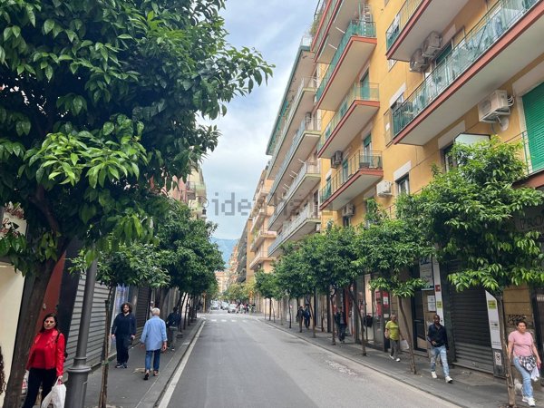 locale commerciale in affitto a Salerno