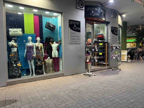 negozio in affitto a Salerno in zona Mercatello