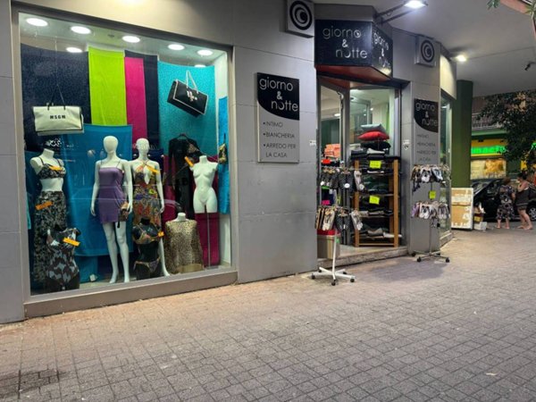 negozio in affitto a Salerno in zona Mercatello