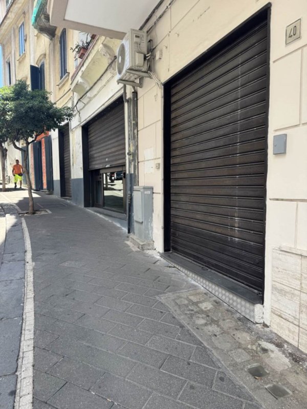 negozio in affitto a Salerno in zona Centro Città