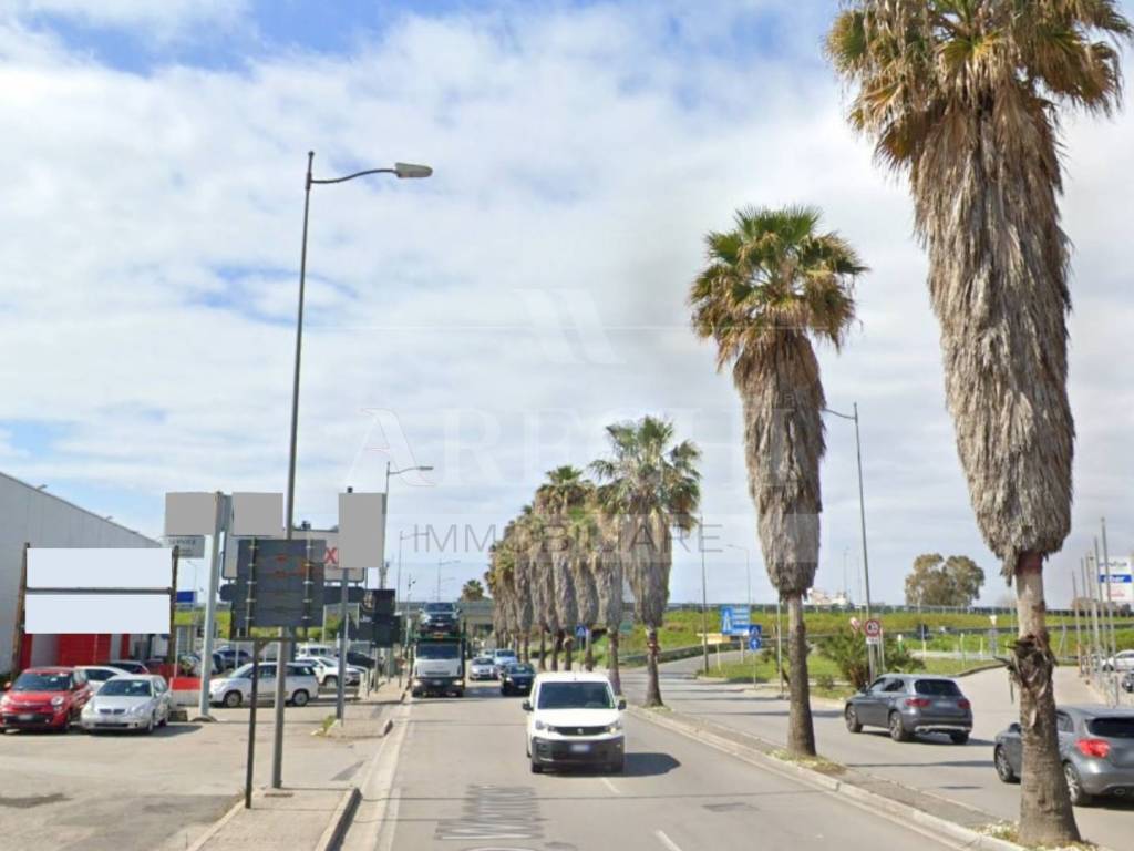 negozio in affitto a Salerno in zona Zona Industriale