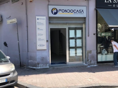 negozio in affitto a Salerno in zona Pastena