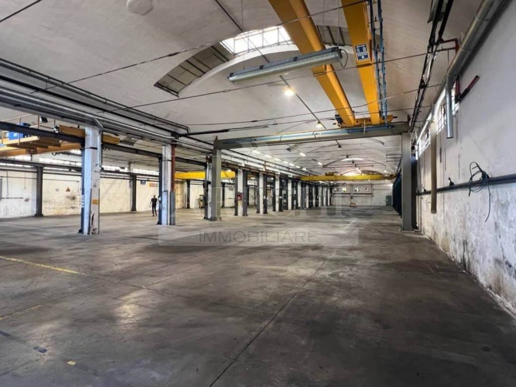 locale commerciale in affitto a Salerno in zona Irno