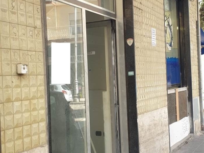 negozio in affitto a Salerno in zona Pastena
