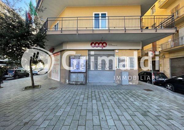 locale commerciale in affitto a Salerno