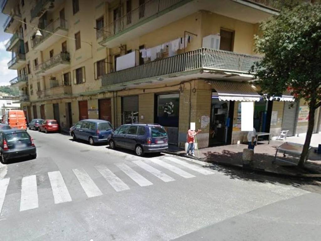 negozio in affitto a Salerno in zona Pastena