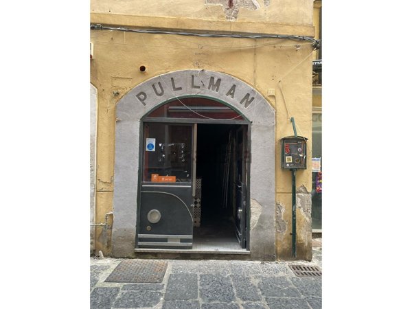 locale commerciale in affitto a Salerno in zona Centro Città