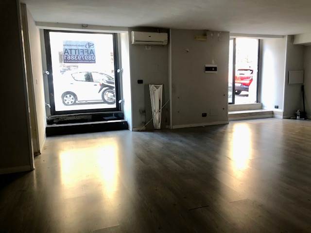 negozio in affitto a Salerno in zona Centro Città