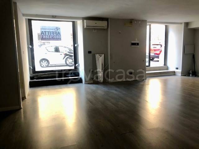negozio in affitto a Salerno in zona Centro Città