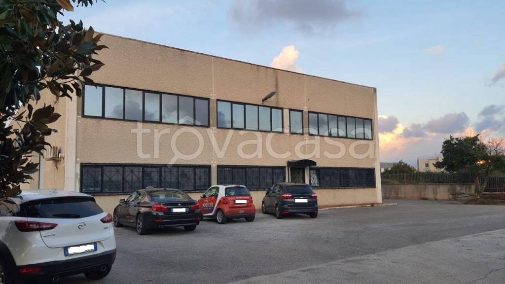 locale commerciale in affitto a Salerno in zona Zona Industriale