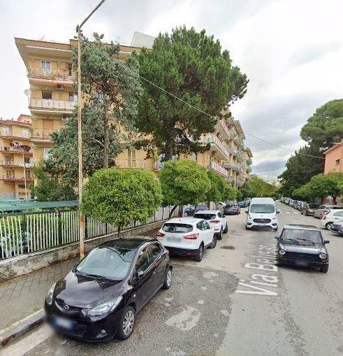 negozio in affitto a Salerno in zona Mercatello
