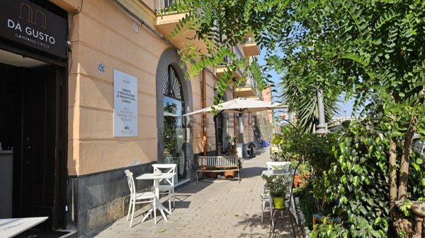 locale commerciale in affitto a Salerno in zona Porto