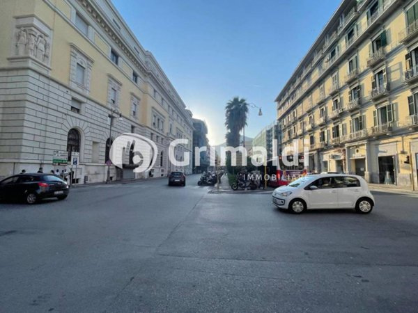 negozio in affitto a Salerno in zona Centro Città