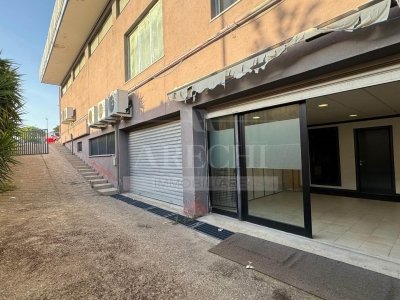 locale di sgombero in affitto a Salerno in zona Zona Industriale