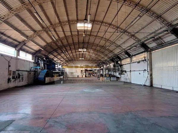 locale commerciale in affitto a Salerno in zona Irno