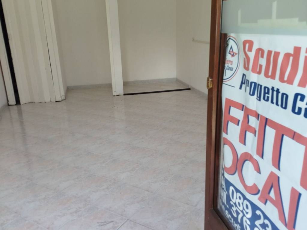 negozio in affitto a Salerno in zona Centro Città