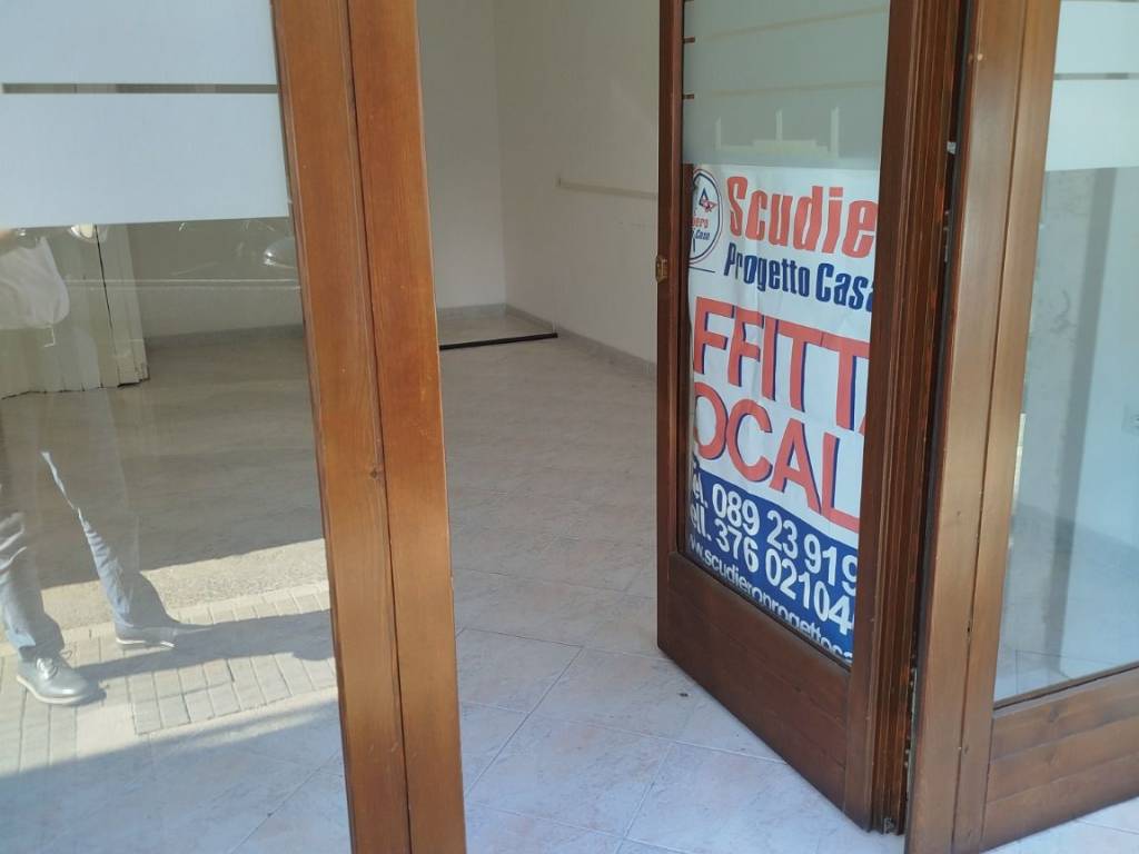 negozio in affitto a Salerno in zona Centro Città