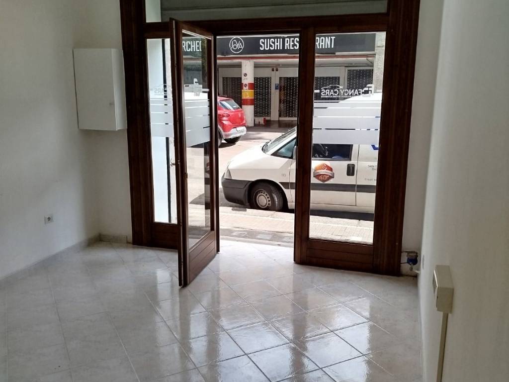negozio in affitto a Salerno in zona Centro Città