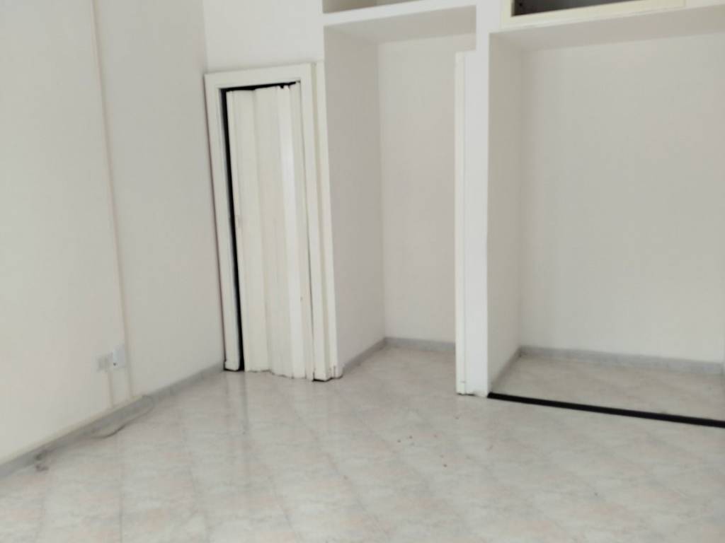 negozio in affitto a Salerno in zona Centro Città