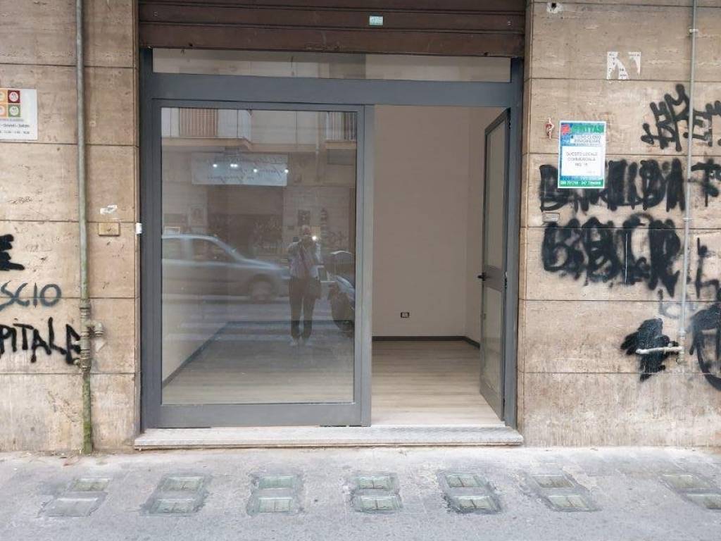 negozio in affitto a Salerno in zona Gelsi Rossi