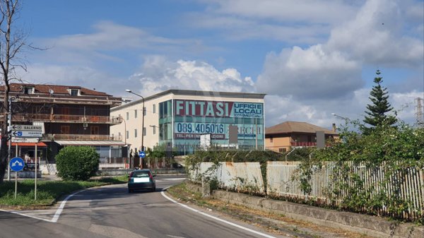 negozio in affitto a Salerno in zona Fuorni