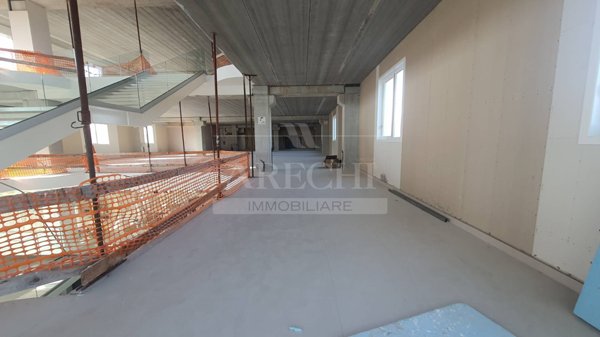 negozio in affitto a Salerno in zona Zona Industriale