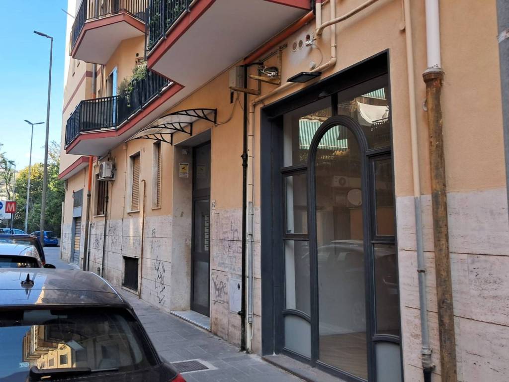 negozio in affitto a Salerno in zona Mercatello