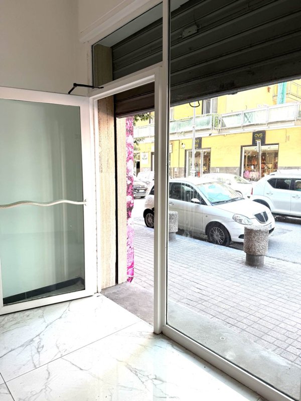 negozio in affitto a Salerno in zona Mercatello