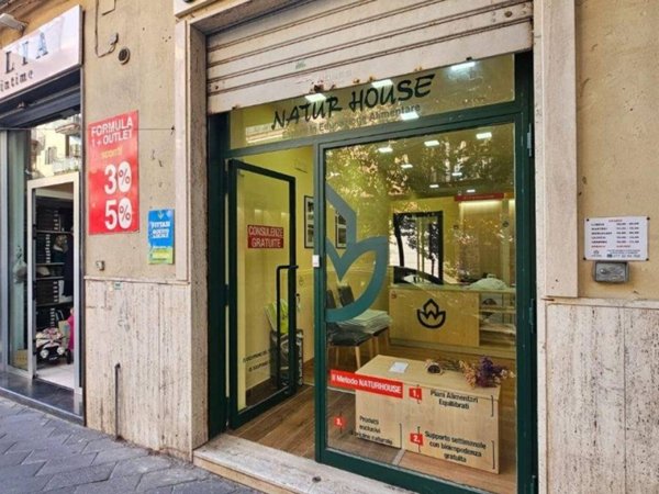 negozio in affitto a Salerno in zona Torrione