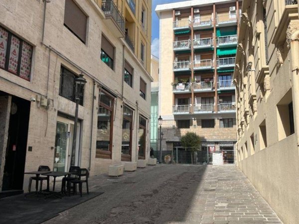 negozio in affitto a Salerno in zona Centro Città