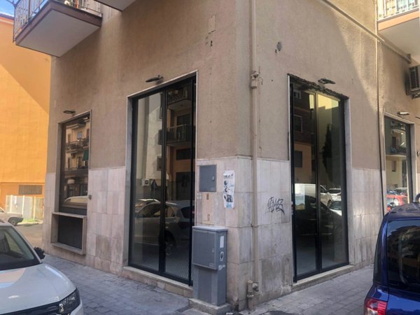 negozio in affitto a Salerno in zona Pastena